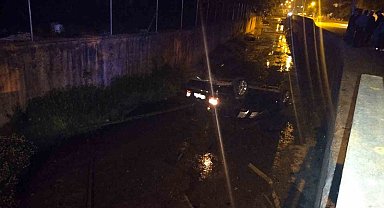 Beykoz'da kontrolden çıkan otomobil dereye uçtu: 1 yaralı