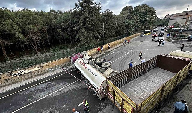 Beykoz'da su tankeri geri manevra yaparken devrildi: 1 yaralı