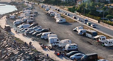 Beylikdüzü sahilde karavan kaosu dron ile görüntülendi