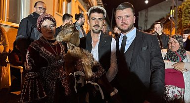 Bilecik Pazaryeri'nde gelenekler mizahla buluştu