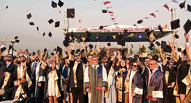 Bilecik Şeyh Edebali Üniversitesi'nde mezuniyet coşkusu