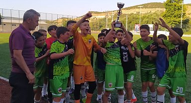 Bilecik U13 Gençler Ligi şampiyonu Vitraspor oldu