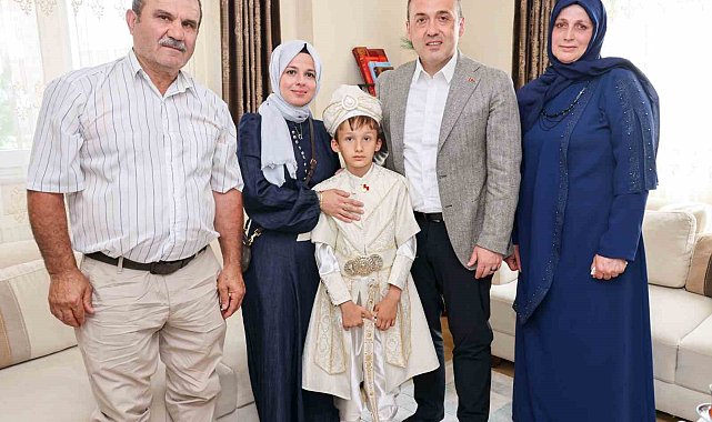 Bilecik Valisi Sözer, kazada hayatını kaybeden bekçi Kemal Badalov'un oğlunun sünnet düğününe katıldı