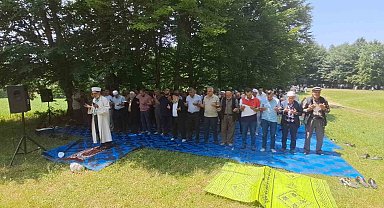 Bilecik'te asırlık gelenek sürdü: Yağmur ve şükür duasına onlarca kişi katıldı