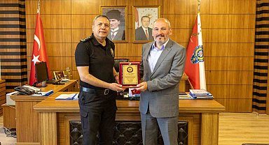 Bilecik'te emekliye ayrılan polis memuruna plaket