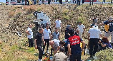 Bingöl'de otomobil şarampole devrildi: 4 yaralı