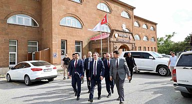 Bitlis Valisi Karakaya, Ahlat ilçesinde ziyaret ve incelemelerde bulundu