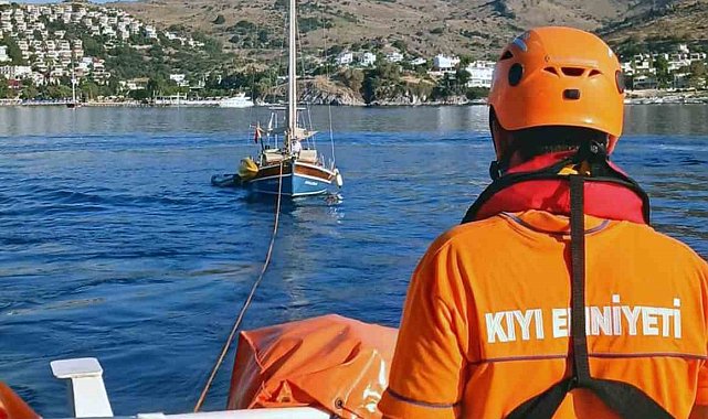 Bodrum'da arızalanan ve içinde 2 kişi bulunan tekne KIYEM ekiplerince kurtarıldı