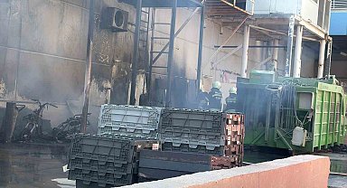 Bodrum'da bir AVM'nin geri dönüşüm alanında çıkan yangın korkuttu