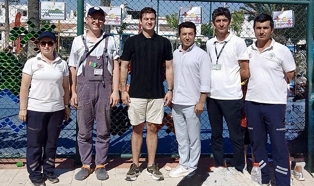 Bodrum'da çocuklar 4 bin bardakla yaza sanatla 'Merhaba' dedi