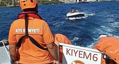 Bodrum'da içinde iki kişi bulunan ve sürüklenen tekne KIYEM ekiplerince kurtarıldı