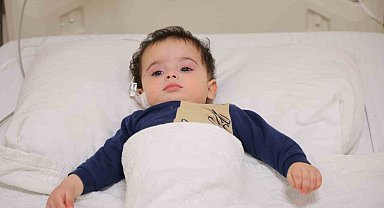 Boğazına havuç kaçan bebek, 10 dakikalık kalp masajıyla hayata döndü