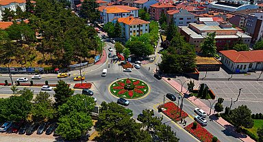 Bolu Belediyesi şehri gül bahçesine dönüştürdü: 561 bin gül ekildi