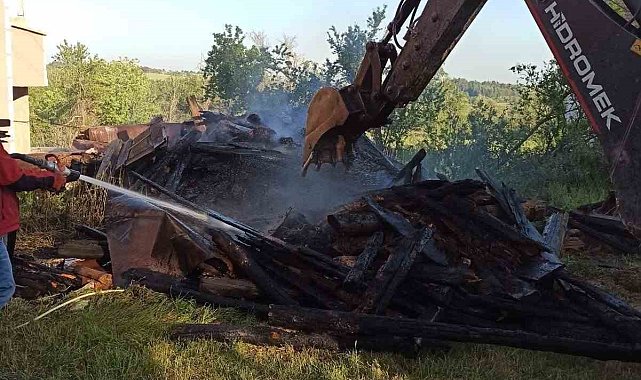 Bolu'da ahşap samanlık küle döndü