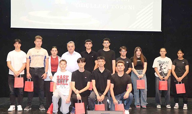 Bozüyük'te 'Eğitimde Başarı Ödülleri' sahiplerini buldu