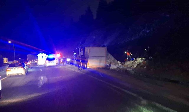 Bozüyük'te çekici devrildi: 1 ölü, 1 yaralı