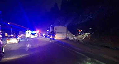 Bozüyük'te çekici devrildi: 1 ölü, 1 yaralı