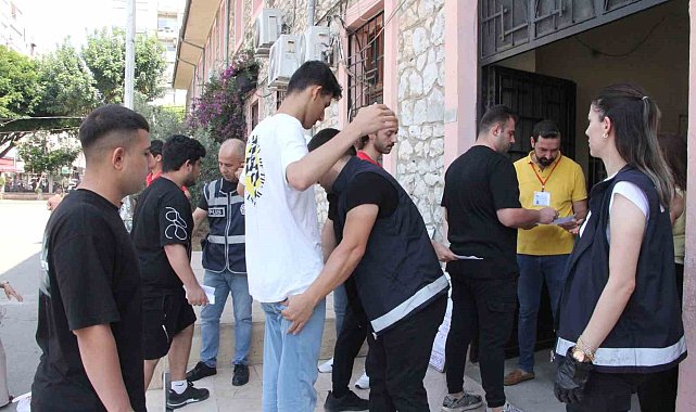Bu kez geç kalan olmadı: Mersin'de YKS'nin ikinci oturumu AYT başladı