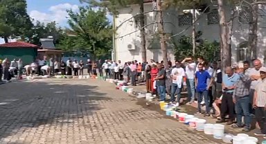 Bu köyde pişmiş kurban eti her eve giriyor