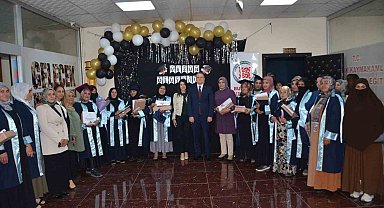 Bulanık'ta okuma yazma hayali kuran kadınlar, yıllar sonra hayallerine kavuştu