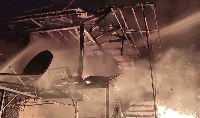 Burdur'da 2 katlı evde çıkan yangın paniğe neden oldu