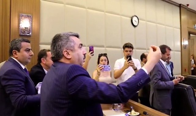 Bursa Büyükşehir Meclisi'nde gerginlik