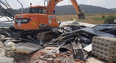Bursa Kayapa'da kaçak fabrika yıkıldı