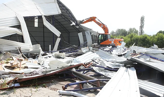 Bursa Nilüfer'de kaçak iş yeri yıkıldı