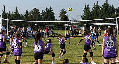 Bursa Osmangazi'de kız çocukları için Mini Voleybol Şenliği