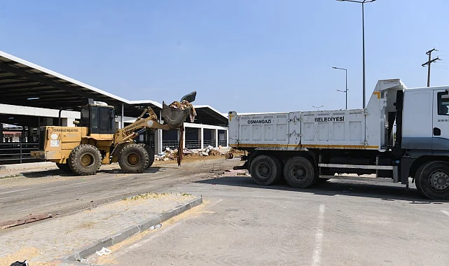 Bursa Osmangazi'de pazarlar temizlenerek dezenfekte edildi