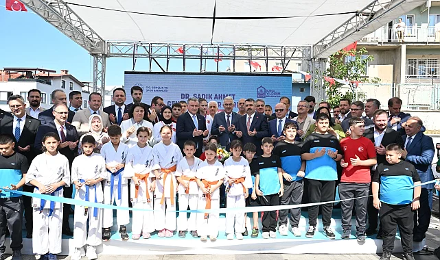 Bursa Yıldırım'da 7'den 70'e spor ve kültür merkezi açıldı
