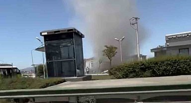 Bursa'da hortum paniği kamerada… Bir anda geldi tozu dumana kattı