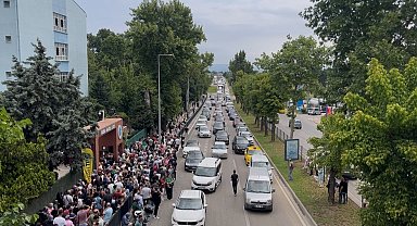 Bursa'da YKS öncesi trafik yoğunluğu öğrencilere zor anlar yaşattı