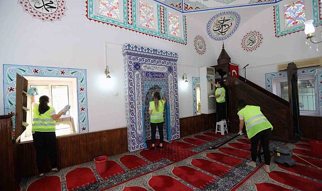 Büyükşehir Belediyesinden Camilerde Bayram temizliği