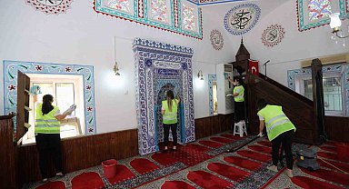 Büyükşehir Belediyesinden Camilerde Bayram temizliği