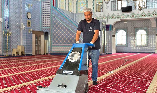 Büyükşehir ekipleri bayram öncesi camileri temizledi