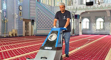 Büyükşehir ekipleri bayram öncesi camileri temizledi