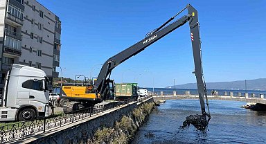 Büyükşehir'den Karsak Deresi'nde kapsamlı temizlik