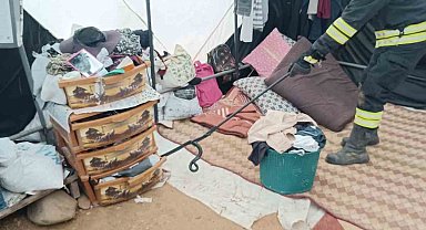 Çadıra giren yılan paniğe neden oldu