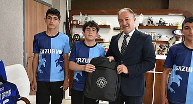 Çakmur kutladı hediye verdi