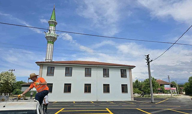 Cami çevresi düzenlendi