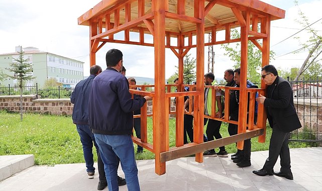 Camiye Belediye tarafından kamelya kondu