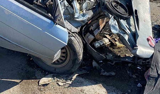 Çanakkale'de iki araç kafa kafaya çarpıştı: 2 ölü