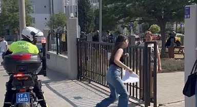 Çanakkale'de sınava geç kalan öğrencileri polis ekipleri yetiştirdi