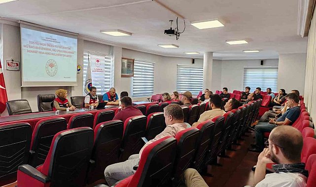 Çanakkale'de üreticiler ve bayiler bitki koruma ürünleri uygulamaları ve denetimleri konularında uyarıldı