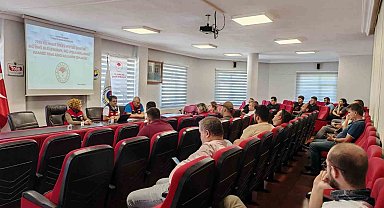 Çanakkale'de üreticiler ve bayiler bitki koruma ürünleri uygulamaları ve denetimleri konularında uyarıldı