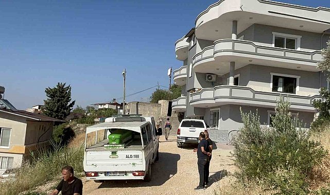 Cani baba 12 yaşındaki kızını öldürdü, eşini ağır yaraladı