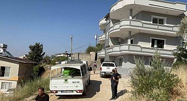 Cani baba 12 yaşındaki kızını öldürdü, eşini ağır yaraladı