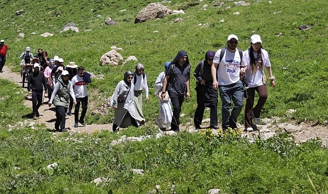 Cennet ve Cehennem Vadisi'nde doğa yürüyüşü