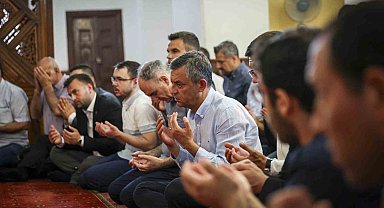 CHP Genel Başkanı Özel, Başkan Zeyrek için düzenlenen mevlide katıldı